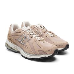 NEW BALANCE M1906RW Beige Running Sneakers Shoes UK 9.5 US 10 NEW NEW BALANCE New Balance 1906r, Us Size 10, Running Fashion, Linen Jacket, Retro Sneakers, Brown Plaid, Shoes Uk, Sweaters And Jeans, New New