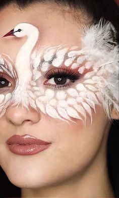 Animal Fantasy Makeup, Bird Makeup Look, Feather Makeup Look, Feathers On Face, Swan Face Paint, Animal Inspired Makeup, Animal Makeup Looks, Feathers Makeup, Chicken Makeup