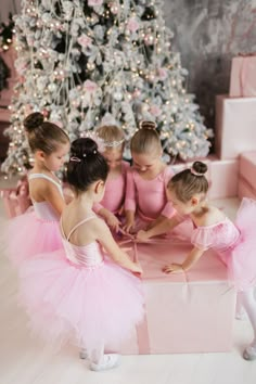 Christmas Shoot Ideas, Ballet Christmas, White Christmas Tree Decorations, Kids Ballet