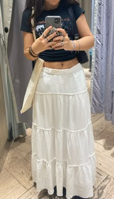 Brandy Melville Long Skirt Outfits, Black Top And White Skirt, Brandy Melville White Skirt, Brandy White Skirt, White Brandy Skirt Outfit, Brandy Melville Long Skirt, Brandy Melville Maxi Skirt, Brandy Melville Izzy Skirt Outfit, Brandy Melville Izzy Skirt