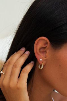 Decorate your lobes with our Capri Crystal Flower studs. Taking inspiration from Italy's version of glam meets the beach, these earrings will add a touch of luxury to your ears. Materials: 925 Sterling Silver plated with 18k gold with Cubic Zircon Weight: 0.5g CZ Size: 2.5mm, 3mm or 4mm 1.0mm - 18 gauge Butterfly Back Quality Assurance:Tarnish FreeHypoallergenic (nickle-free, lead-free) Skin-friendly Perfect for: Lobe piercings Second Ear Piercing Ideas, Ear Piercings 2, 2 Ear Piercings, 2nd Ear Piercing, Second Ear Piercing, Ear Peircings, Double Ear Piercings, V Ring, Lobe Piercings