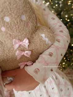 Cozy Pink Christmas, Summer Christmas Aesthetic, Christmas Girl Aesthetic, Pinkmas Aesthetic, Girly Christmas Aesthetic, Aesthetic Christmas Wishlist, Light Pink Christmas, Pink Christmas Aesthetic, Girly Winter