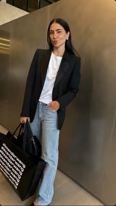 Blouses With Jeans, Clothes Basics, Kylie Jenner Outfits, Inspo Looks, Outfit Mujer, Casual Preppy Outfits, Outfits To Try, Jenner Outfits, Outfit Jeans