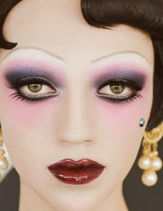 Moon by Laura Okita | Vogue Italia 20's Makeup, Cabaret Makeup, Burlesque Makeup, 1920s Makeup, Official Makeup, Vintage Makeup Looks, Drag Make-up