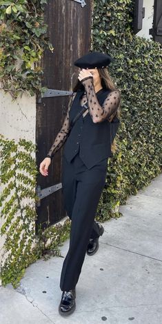 Stairs Colours, Waistcoat Outfit, 30s Style, Black Outfits, All Black Outfit, Mode Inspo, Looks Chic, Looks Style