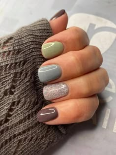 Fall Nails Design On One Nail, Gel Nails Ideas For September, Fall Nails 2022 Color Trends Short Round, Beautiful Dip Nails, Perfect Dip Nails, Eucalyptus Nail Art, One Color On Each Hand Nails, Summer To Fall Transition Nails 2023, Fall Multi Color Nails