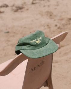 Surf Locos Hat Beach Flatlay, Summer In Hawaii, Surf Skate Style, Surf Chic, Matcha Bar, Surf Bar, Make A Bookmark, Summer Totes, Banana Beach