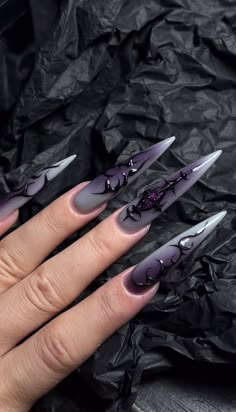 Purple Black Nail Art, Acrylic Nail Designs Stiletto Pointy, Edgy Birthday Nails, Alt Nail Designs, Purple And Black Nail Ideas, Medium Square Nails, Gothic Nail Art, Stilleto Nails Designs, Interior Home Design Ideas