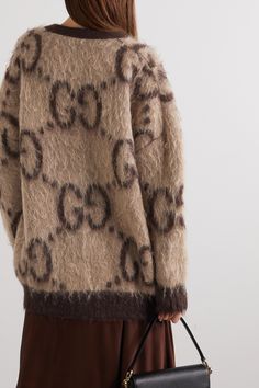 Beige Oversized reversible jacquard-knit mohair-blend cardigan | GUCCI | NET-A-PORTER Gucci Ankle Boots, Gucci Cardigan, Brushed Mohair, Gucci Clothing, Smart Casual Work, Retro Glamour, Fashion Tips And Tricks, Knit Logo, Gucci Outfits