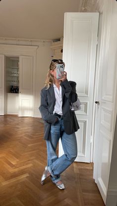 Silver Shoes Outfit, Shirt And Jeans Women, Flat Shoes Outfit, Matilda Djerf Style, Ballet Flats Outfit, Ballerina Outfit, White Shirt Outfits, Casual Shoes Outfit, Flats Outfit