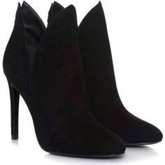 The Kendall And Kylie Madison Boots Are A Sophisticated, Sleek Option Perfect For Professional Or Casual Looks. Featuring Cut Out Side Gores, An Almond Toe And Elegant Stiletto Heels, These Kendall And Kylie Boots Are Sure To Inject La Style Into Your Look. Suede Uppers Elasticated Side Gores Almond Toe Synthetic Lining Rubber Soles New, But With Very Minimal Signs Of Wear On The Soles From Being Tried On. Do Not Ship In Original Box, But Are Protected In Cellophane. See All Our Inventory At Thr Tall Lace Up Boots, Blue Suede Heels, Black Knee High Boots, Black Boots Tall, Studded Boots, Black Suede Boots, Stiletto Boots, La Fashion, Kendall And Kylie