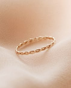 Golden Band Ring, Cute Gold Rings Simple, Golden Rings Design For Women, Simple Ring Designs Gold, Golden Ring Design, Womens Rings Simple, Simple Gold Rings, Unique Gold Wedding Rings, Gold Minimalist Ring