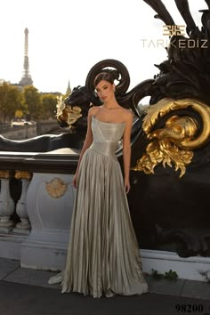 Luxury Evening Dresses, Tarik Ediz Dresses 2023, Two Fabric Dress, Luxury Dress Glamour, 2023 Evening Dress, Couture Fashion Gowns, Pleated Fabric Dress, Dior Couture Gowns, Classy Evening Dress