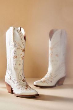 Dingo 1969 Full Bloom Leather Cowboy Boots Womens Cowgirl Boots Vintage, Womens White Cowgirl Boots, Dresses For Cowboy Boots Cowgirl, Wedding Boots Leather, White Western Boots With Dress, Cheap Cowgirl Boots, Western Boots Outfit, Cute Cowgirl Boots, Short Cowboy Boots