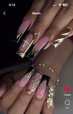 Gold N Black Nails, Brent Faiyaz Nails, Black N Gold Nails, Nail Ideas Vacation, 2025 Nail Trends, Gold Nail Set, Black Frenchies, Hottest Nail Trends, Chrome Designs