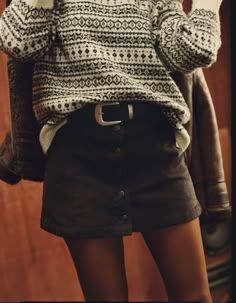 AE High-Waisted A-Line Corduroy Mini Skirt Cropped Sweater With Skirt, Short Corduroy Skirt Outfit, Fall Short Skirt Outfits, Courderoy Skirt Outfits Women, Corduroy Mini Skirt Outfit, Brown Corduroy Skirt Outfit, Cute Fall Skirt Outfits, Mini Skirt In Winter, Plaid Mini Skirt Outfit