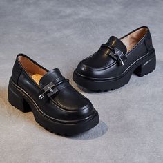 Genere: donne	Tipo: Mocassini	Materiali principali: pelle bovina	Soletta: pelle di cinghiale	Suola: PU	Tipo di chiusura: Slip-on	Stile: quotidiano, casual, retrò	Stagione: primavera, autunno	Altezza Tacco: Alto (6 cm) Chunky Platform Synthetic Slip-on Loafers, Synthetic Chunky Platform Slip-on Loafers, Fall Platform Loafers With Round Toe, Platform Loafers With Round Toe, Platform Slip-on Oxfords For Office, Slip-on Platform Oxfords For Office, Leather Platform Moccasins With Round Toe, Platform Closed Toe Synthetic Loafers, Platform Synthetic Closed Toe Loafers