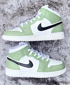 Cute Jordans, Custom Air Jordan 1, Custom Air Jordan, Nike Shoes Girls, Dr Shoes, Jordan Shoes Girls, Preppy Shoes, All Nike Shoes, Nike Air Shoes