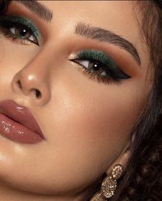 Emerald Smokey Eye Makeup, Green Eye Make Up For Brown Eyes, Lip Colors For Green Dress, Light Going Out Makeup, Snake Eyeshadow Look, Jade Eye Makeup, Best Smokey Eye For Brown Eyes, Edgy Green Makeup, Green And Brown Makeup Looks Black Women