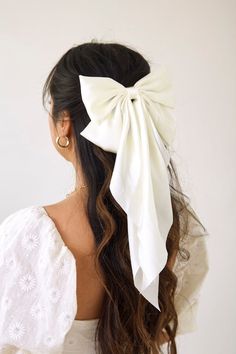 White Hair Bows, Big Hair Bows, 2024 Prom, Wedding Hairstyles Half Up Half Down, Penteado Cabelo Curto, Wedding Hair And Makeup