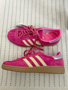 Adidas Spezial Aesthetic, Adidas Gazelle Aesthetic, Shoe Inspo Aesthetic, Spezials Adidas, Adidas Samba Aesthetic, Adidas Shoes Pink, Sambas Pink, Samba Rose, Adidas Rose