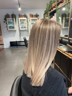 Blonde Balayage With Babylights, Bob With Babylights, Blonde Hair Babylights, Blond Ombre Hair, Babylights Blonde, Soft Blonde Hair, Blonde Straight Hair, Silver Pixie