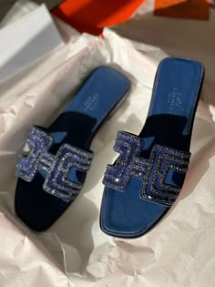 #hermes #slippers #shoes Shoe Hacks, Fancy Sandals, Pretty Sandals, Dr Shoes, Classy Shoes, Hermes Shoes