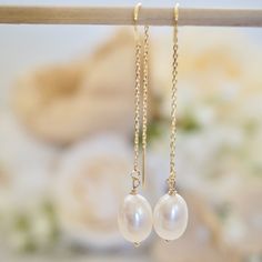 These dainty pearl drop earrings feature lustrous genuine freshwater pearl gemstones, suspended on a delicate chain creating a thread through earrings that is unique and eye catching. Threader earrings are lightweight earrings, which consist of a delicate chain that threads through the earlobe, showcasing the stunning pearls suspended in mid -air for a mesmerizing effect. These pearl earrings are perfect to pair with your summer dresses or wedding guest dresses. Details:---------- - lustrous gen Minimalist Long Drop Earrings With Pearl Charm, Dangle Pearl Earrings With Adjustable Chain, 14k Gold Filled Drop Pearl Earrings With Pearl Pendant, Minimalist Pearl Drop Dangle Earrings, Minimalist Pearl Dangle Linear Earrings, 14k Gold-filled Pearl Drop Earrings With Pendant, Minimalist Pearl White Dangle Pearl Earrings, 14k Gold-filled Long Drop Jewelry With Pearl Charm, Dainty Long Drop Pearl Charm Earrings