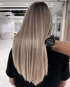 26 Winter Hair Color Ideas for Blondes 2024 – Balayage, Ombre & Fun Trends Green Eyes And Brown Eyes, Balayage Caramel Highlights, Balayage Caramel, Reverse Ombre, Platinum Highlights, Winter Hair Colors, Blonde Highlights On Dark Hair, Blond Ombre, Trendy Hair Styles