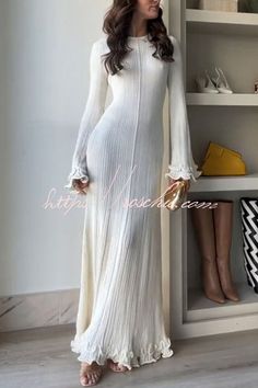 Boho Bible, Ruffle Long Dress, Wavy Edges, Dress Bell Sleeves, Long Sleeve Evening Gowns, Back Stretches, Flare Sleeves, Mini Robes, Pleated Fabric