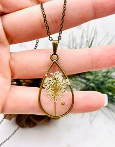 This beautiful teardrop floral mustard seed necklace is perfect for any occasion!  Share your faith and your love of nature everywhere you go. This beautiful handmade resin necklace makes the perfect gift for a loved one, a best friend, or just a reminder of your own inner beauty and faith.  Necklace is handmade with resin, real flowers, mustard seeds, and an antique bronze chain.  Chain Length: 18 inches long  Chain Width: 1.5 mm Antique Bronze chain with lobster clasp Please contact me if you have any questions or requests. Due to the handmade nature of the resin process no two necklaces will ever be exactly identical. Please keep in mind that there may be some minor imperfections in the resin, such as tiny air bubbles SHOP DESCRIPTION: Resin jewelry has endless possibilities and I love Mustard Seed Faith Necklace, Mustard Seed Resin Jewelry, Bohemian Teardrop Pendant Drop Necklace Gift, Teardrop Necklace With Natural Inclusions, Teardrop Necklace For Mother's Day, Teardrop Jewelry Gift For Mom, Nature-inspired Teardrop Pendant Necklace For Gifts, Teardrop Necklace With Natural Inclusions For Gift, Nature-inspired Teardrop Pendant Necklace As Gift