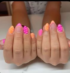 There's a new beauty trend taking over Instagram and it's absolutely stunning. Say hello to "quartz nails". Summer Design Nails, Preppy Nail Ideas, Europe Nails, French Tip Gel Nails, Cowboy Nails, Pink Tip Nails, Checkered Nails