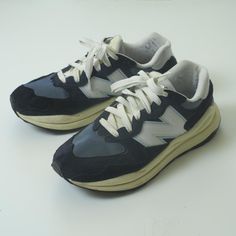 New Balance 57/40 - Team Navy

US Mens Size 9

Lightly Worn. Item sold as shown. 

Open to offers. All sales final. Men's Sneakers, New Balance, Navy, Sneakers