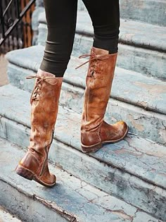 Distressed cognac riding boots. Brown Fall, Tall Leather Boots, Bohol, Frye Boots, Sweater Boots, Long Boots, Jessica Alba, If The Shoe Fits, Crazy Shoes