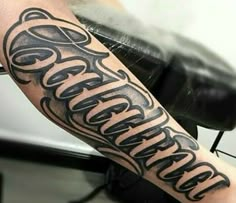 a man with a tattoo on his arm that reads,'grateful'in cursive writing