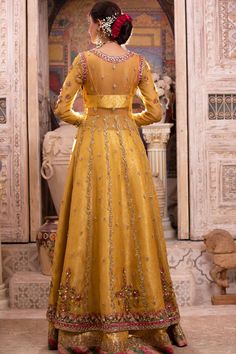 Nickie Nina, Pakistani Gown, Mehendi Bridal, Pakistani Bridal Dress, Mehndi Dress, Embroidery Motif, Yellow Lehenga, Lehenga Gown, Gown Style