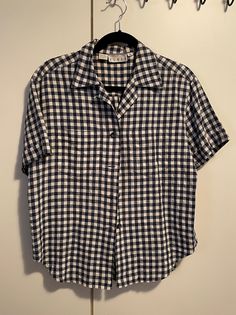 Quality vintage blue and white checkered linen shirt in good condition.  Size Medium, Kenar petites. Spring Plaid Linen Shirt, Classic Plaid Linen Shirt, Short Sleeve Plaid Flannel Shirt For Spring, Classic Short Sleeve Summer Flannel Shirt, Classic Short Sleeve Flannel Shirt For Summer, Casual Plaid Linen Tops, Casual Plaid Blouse For Picnic, Classic Summer Flannel Button-up Shirt, Classic Summer Button-up Flannel Shirt