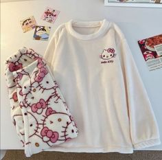 Pajamas Cute Aesthetic, Hello Kitty Things Aesthetic, Hello Kitty Pjs Outfit, Birthday Pjs Women, Cute Outfits For Japan, Hello Kitty Pjs Couple, Pijama Da Hello Kitty, Aesthetic Pajama Set, House Clothes Comfy