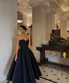 Classy Ball Gowns, Black Dress With Pearls, Breakfast Outfit, Housewife Dress, Maid Of Honor Dress, Money Dress, Roll Dress, Concert Dresses, Gowns Dresses Elegant