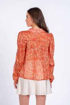 Adorned with a stunning warm rust print, this top exudes luxury and elegance. Perfect for any occasion, this top will elevate your style with its beautiful design. Materials: 99% Rayon, 1% Metalic Sizes: XS, S, M, L Dry Clean only Color: Rust Multi Model size S Made in the USA Style: BNT7916P53 Black Dress Jacket, Maxi Dress Sale, Jumpsuit Shorts Rompers, Its Beautiful, Short Rompers, New Arrival Dress, Mini Black Dress, Skirt Pants, Sweater Jacket