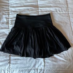 Brand New Condition Black Sports Skort With Built-in Shorts, Black Tennis Skirt With Built-in Shorts, Black Pleated Tennis Skirt For Summer, Stretch Pleated Workout Bottoms, Black Athleisure Swim Skirt With Built-in Shorts, Black Swim Skirt For Summer Sports, Black Summer Swim Skirt For Sports, Black Swim Skirt For Sports In Summer, Sporty Skirt With Wide Waistband For Sports