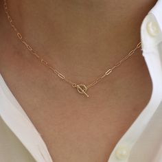 "14K Toggle Necklace, Gold Paper Clip Chain, Delicate Necklace Gold Choker. 14K gold Long Link Chain This necklace can be worn by itself or with other necklaces. *The chain, toggle clasp and all components are 14K solid yellow gold (If you order a 16\" necklace, it will be a toggle clasp plus chain will be 16\".) *The toggle clasp is about 3/8\" The model in the picture wears a 16\" necklace. Please read our policies before you place your order. https://www.etsy.com/shop/SashJewelry/policy?ref=s Gold Paper Clip Necklace, Delicate Necklace Gold, Mother Daughter Necklaces Set, Paper Clip Necklace, Creative Jewelry Photography, Delicate Gold Necklace, Mother Daughter Necklace, Gettin Hitched, Toggle Necklace