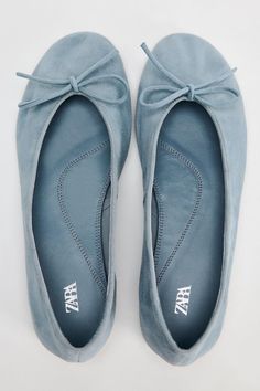 SUEDE BALLET FLATS - Blue | ZARA United States Ballet Flats Outfit, Blazers Shoes, Flats Outfit, Suede Ballet Flats, Girly Shoes, Shoe Inspo, Blue Flats, Suede Flats, Leather Shoes Woman