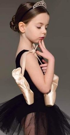 Twins Birthday Photoshoot, Class Photoshoot, Ballet Photography Poses, Ballerina Photography, Ecstatic Dance, Toddler Dance