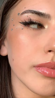 EUPHORIA MAKEUP & INSPO | RINESTONE MAKEUP Halloweenský Makeup, Euphoria Makeup, Rave Makeup, Smink Inspiration, Eye Makeup Designs, Dope Makeup