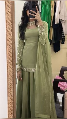 Wedding Outfit For Women Indian, Desi Outfits For Wedding, Traditional Outfit Ideas Indian, Suit Designs Punjabi Style, Indian Traditional Suits, Aesthetic Ethnic Wear, Suits For Women Punjabi, Ethnic Suits For Women, Pakistani Suit Designs