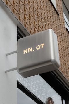 a sign on the side of a building that says nn 07 in gold lettering