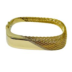 Roberto Coin 18K Gold Soie Diamond Bangle Bracelet with Diagonal Line of Diamonds (retail: $5,900) Designer = Roberto Coin Material = 18K Gold Gemstone = Diamond Condition = As Is Class = Premier Location: Glencoe Item Number: 11718-648 Item ID: 285348 Category: Bracelet Designer Yellow Gold Bangle Bracelet, Designer Gold Bangle Bracelet For Wedding, Luxury Jubilee Bracelet Bangle For Formal Occasions, Designer Yellow Gold Bracelet For Wedding, Designer Yellow Gold Bracelets For Formal Occasions, Luxury Formal Jubilee Bangle, Luxury Diamond Bangle Bracelet For Formal Occasions, Designer Wedding Gold Jubilee Bracelet, Gold Luxury Diamond Bracelet With Elegant Design