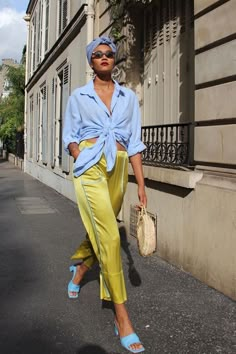 Walking Down The Street, Yellow Pants, French Girl Style, French Girls, Street Style Summer, French Women