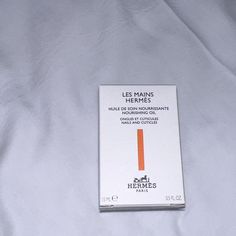 Hermes Nail Oil

Brand new in box 
Original packaging Nail Oil, Packaging, Brand New, Nails, The Originals